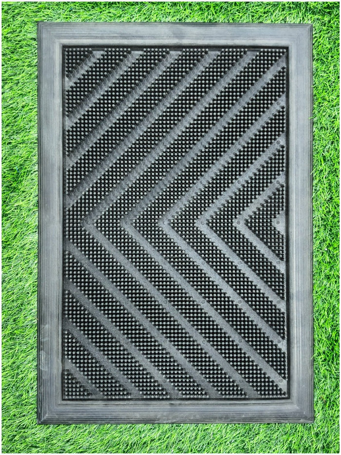 DM126: V Stud Doormat